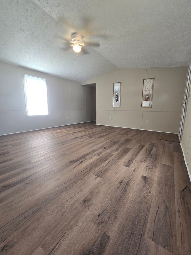 Building Photo - 3 Bed 2 Bath Mobile Home