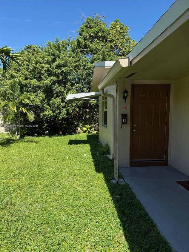 Foto principal - 231 NE 40th Ct