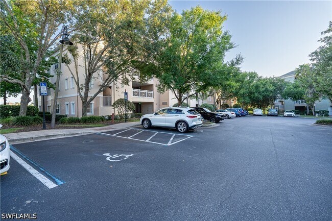 Foto del edificio - 1362 Centre Ct Ridge Dr
