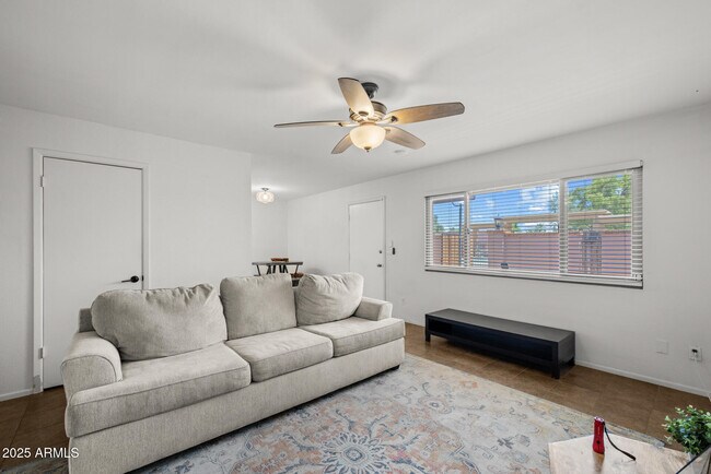 Foto del edificio - 6008 W Augusta Ave