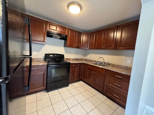 Building Photo - 3594 Almar Rd