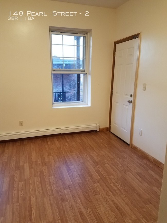 Building Photo - Beautiful Renovated 3 Spacious 3 bedroom