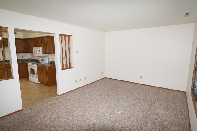 Building Photo - 830 Aldrich St S