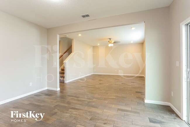 Building Photo - 1300 Kendall Dr
