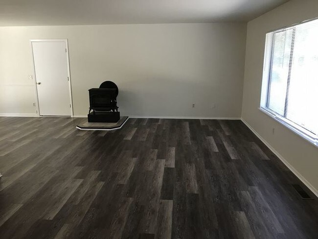 Foto del edificio - 1765 Eardley Ave