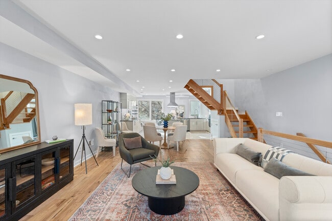 Building Photo - 869 Corinthian Ave