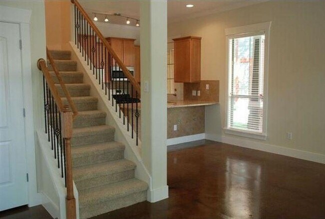 Photo - 611 Franklin Blvd Unit A Townhome