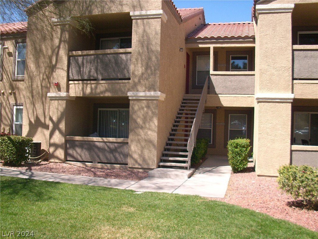 Primary Photo - 7200 W Pirates Cove Rd