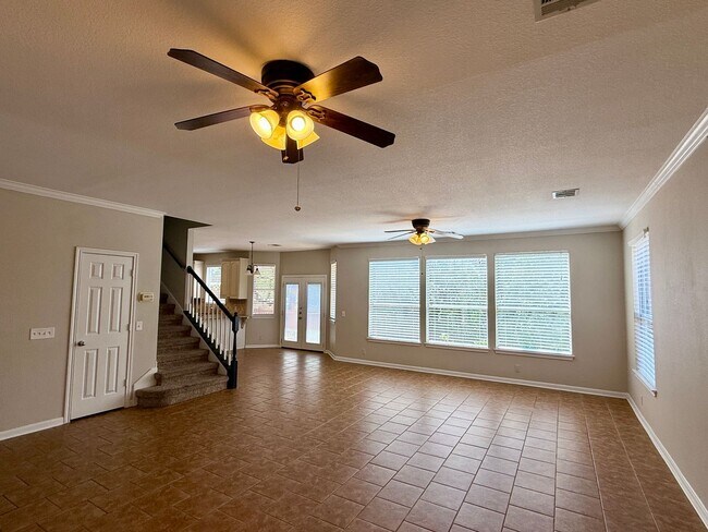 Foto del edificio - Beautiful Spacious Home on a Quiet Street ...