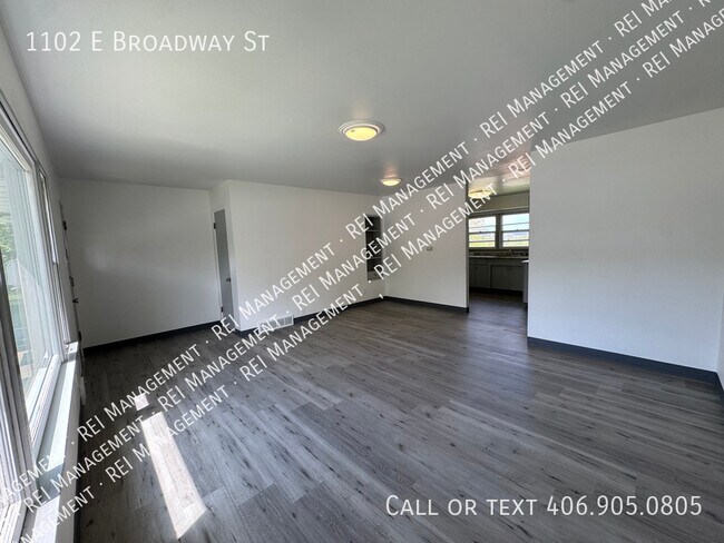 Foto del edificio - 1102 E Broadway St