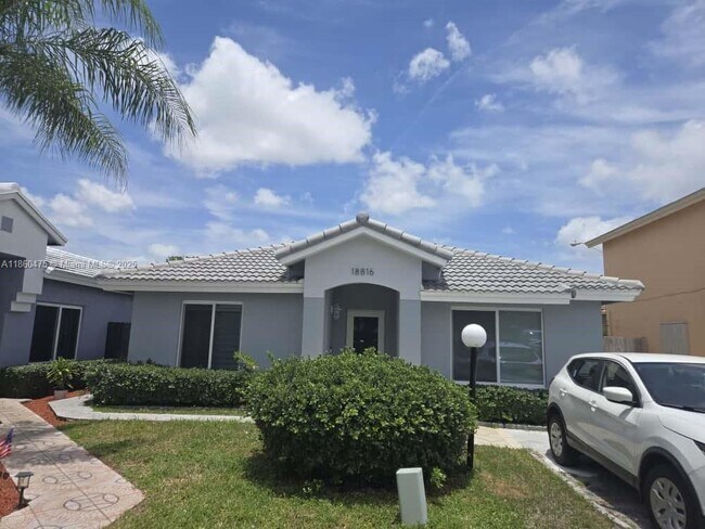 Foto del edificio - 18816 NW 52nd Ct