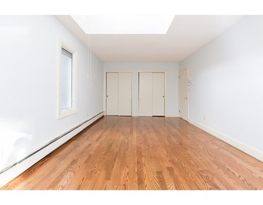 Primary Photo - 21 Arlington St