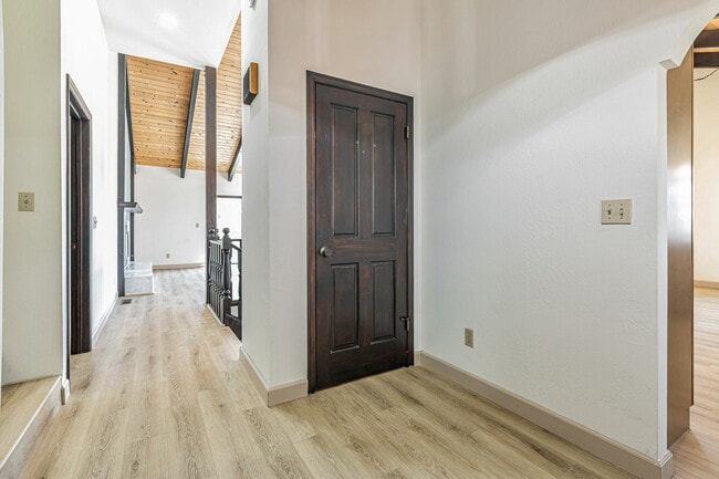 Building Photo - 485 Ethel Ave