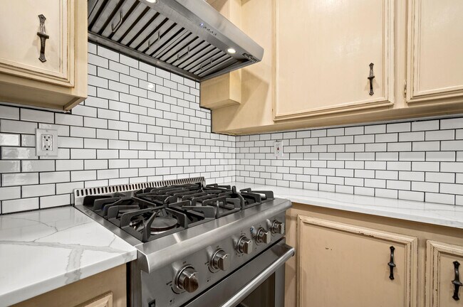 Foto del edificio - 2742 Pine Creek Cir