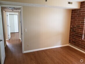Building Photo - 409 Brown St