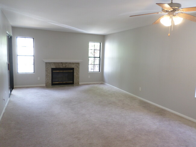 Building Photo - Desirable Rancho Rancho Bernardo 2 bedroom...