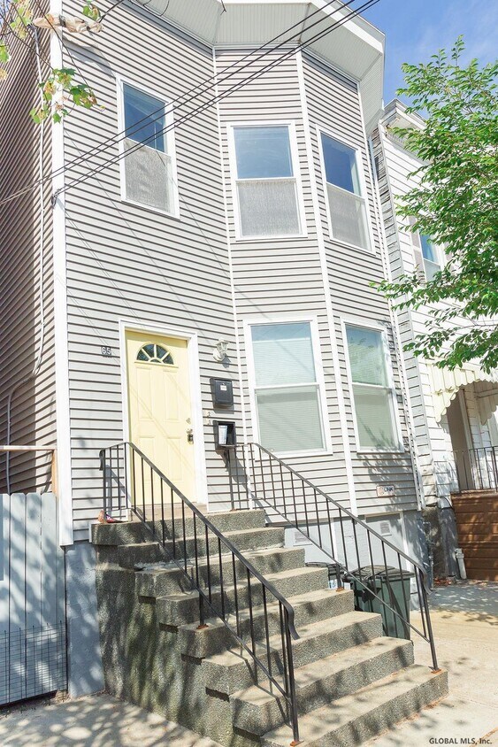Primary Photo - 65 Dana Ave