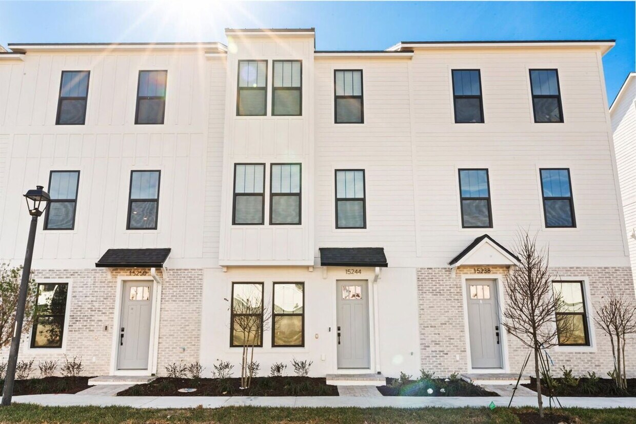 Photo - 15244 Groveside