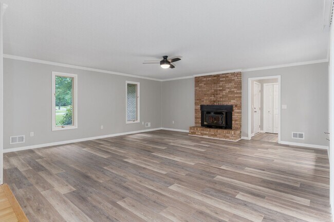 Foto del edificio - 400 Derby Ln