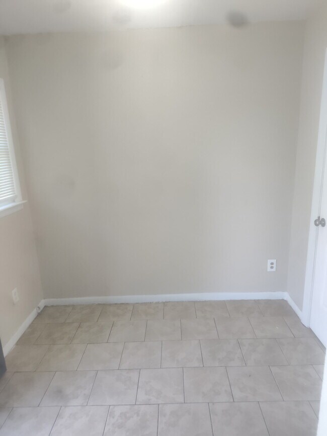 Building Photo - 1315 County Home Rd