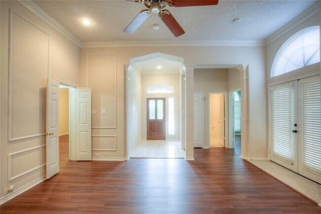 Building Photo - 6757 Burr Oak Dr