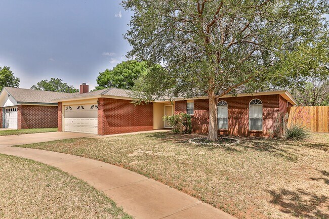Building Photo - Beautiful Home Located At The End of A Cul...