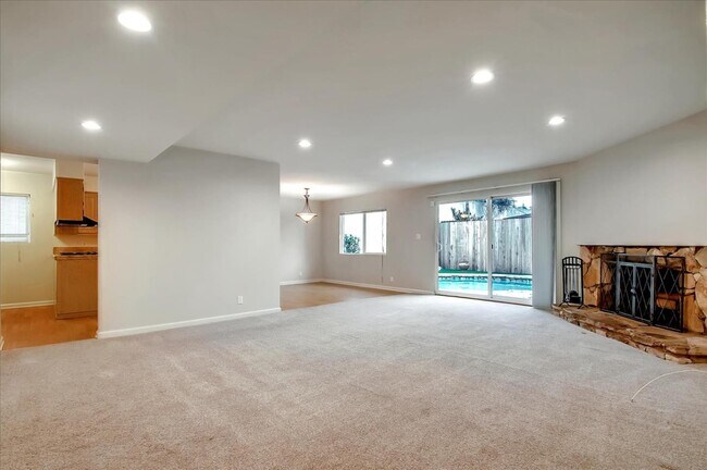 Foto del edificio - 6742 Blewett Ave