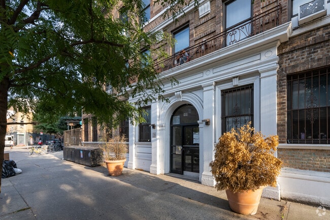 Building Photo - 180 Borinquen Pl