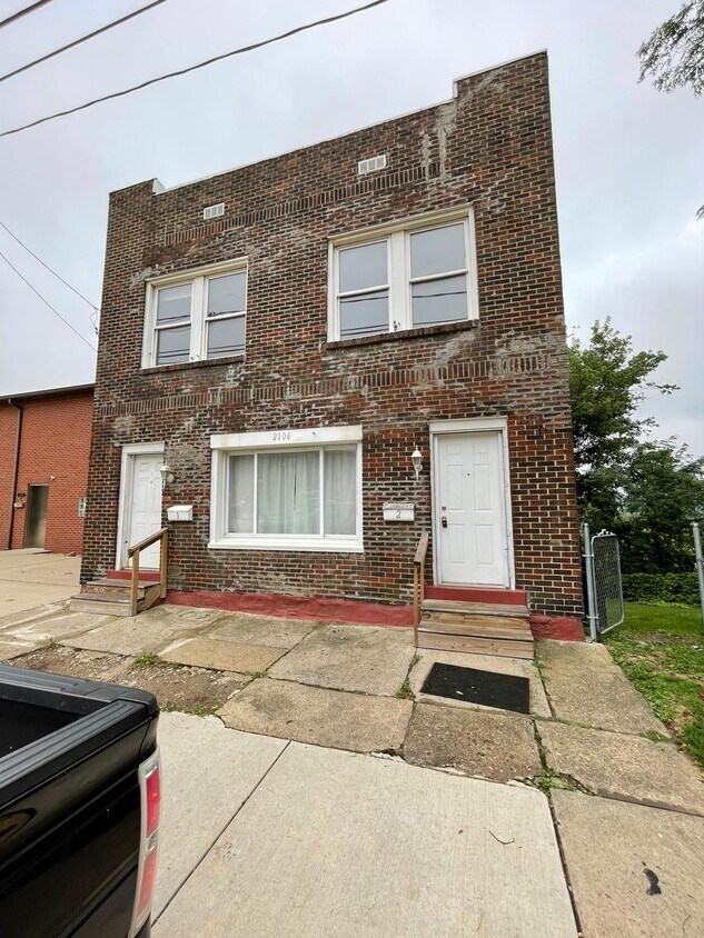 Primary Photo - 2106 Broadway Ave