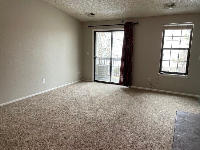 Sala de estar - 5301 W 76th Ave