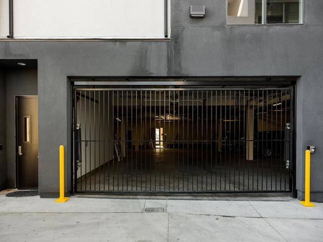 Building Photo - 3033 N Park Way