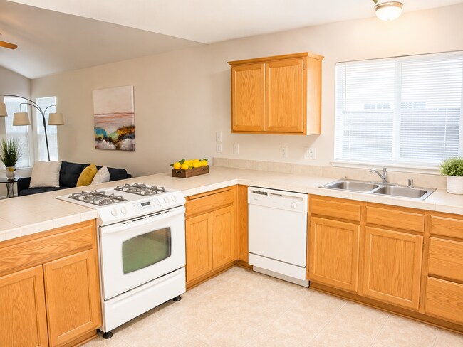 Foto del edificio - Beautiful 3 Bedroom Home with Vaulted Ceilings, Washer & Dryer Included