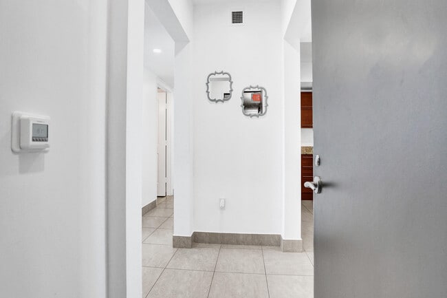 Building Photo - 2641 N Flamingo Rd