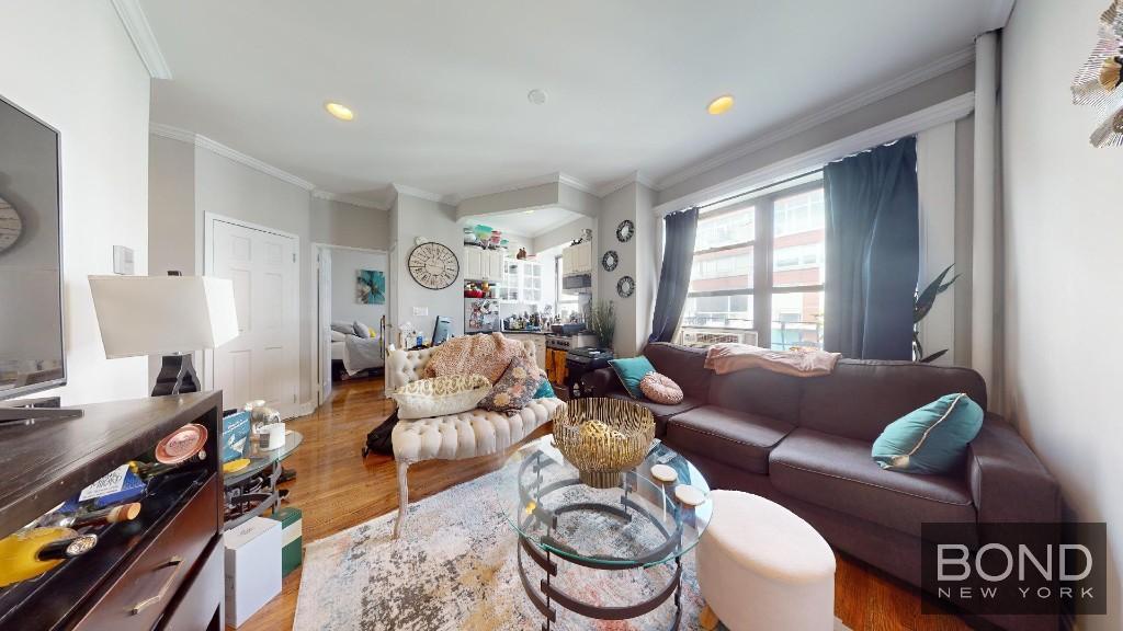 Primary Photo - 432 E 13th St