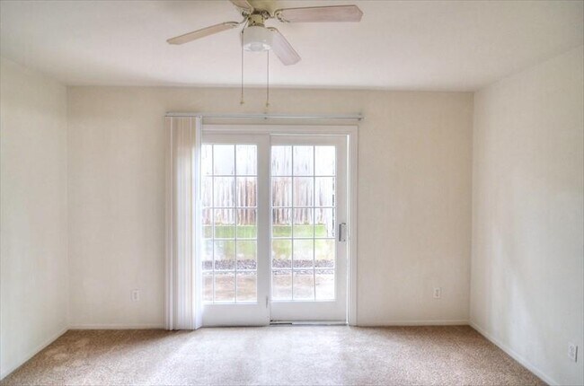 Building Photo - 6640 Eastridge Dr
