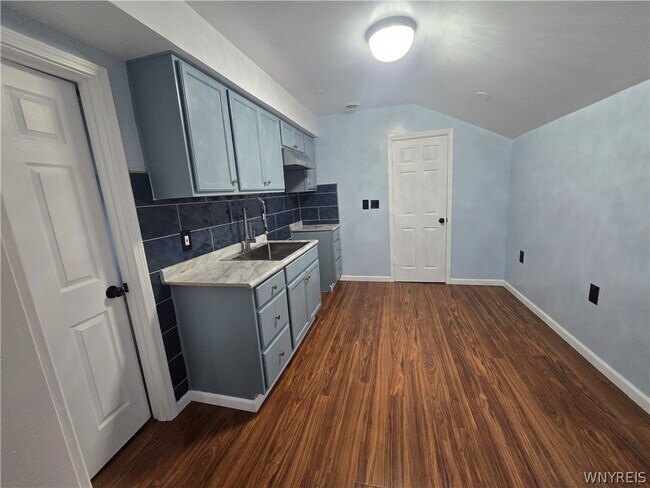 Foto del edificio - 517 Goodyear Ave