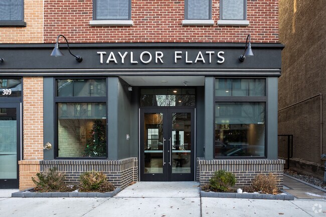 Entrada - The Taylor Flats