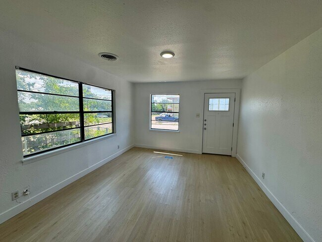 Foto del edificio - 1101 Hall