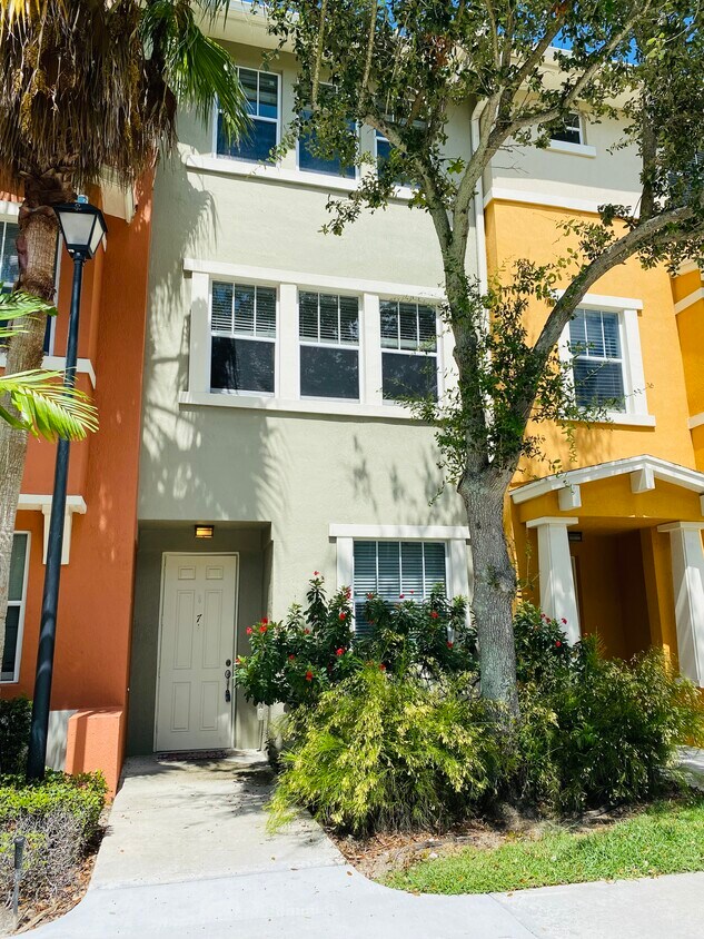 Primary Photo - 833 Millbrae Ct