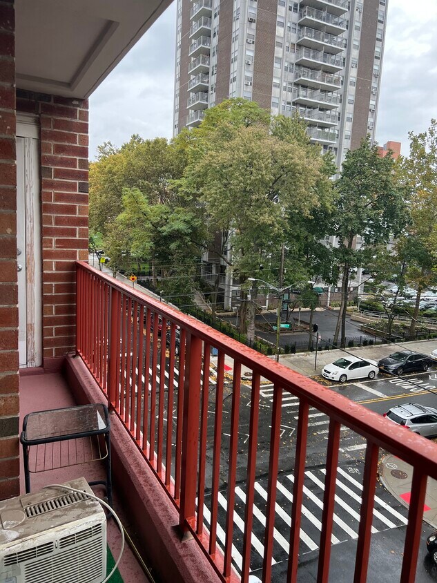 Primary Photo - 315 W 232nd St