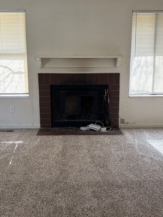 Building Photo - 2 Bedroom Ranch Style Home