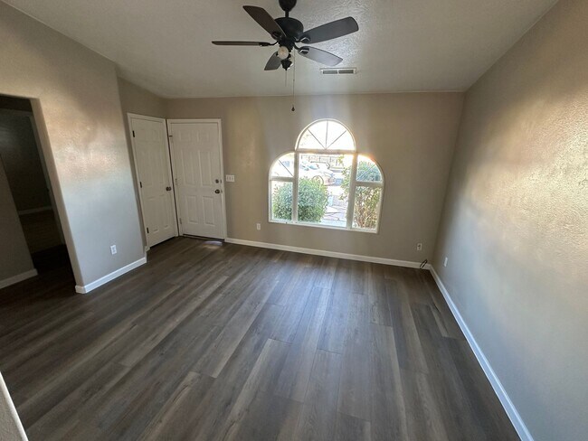 Foto del edificio - HOME FOR RENT