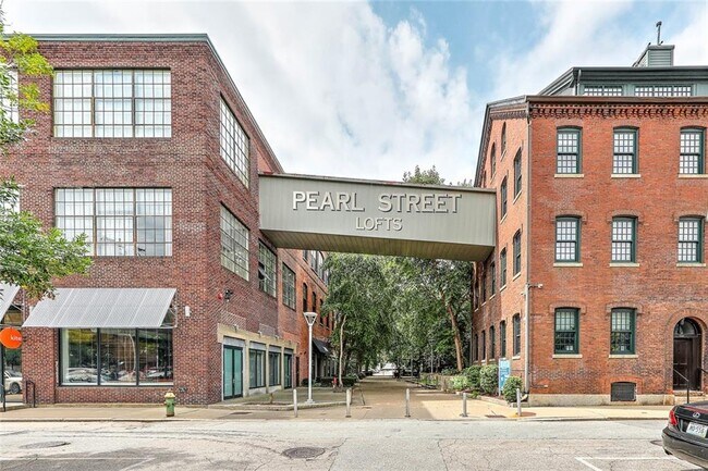 Building Photo - 300 Pearl St