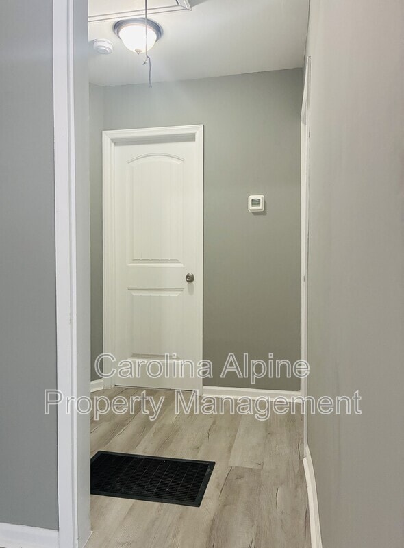 Building Photo - 1016 W Mauney Ave