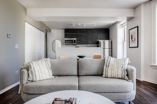 Foto del edificio - 30 E Roosevelt Rd