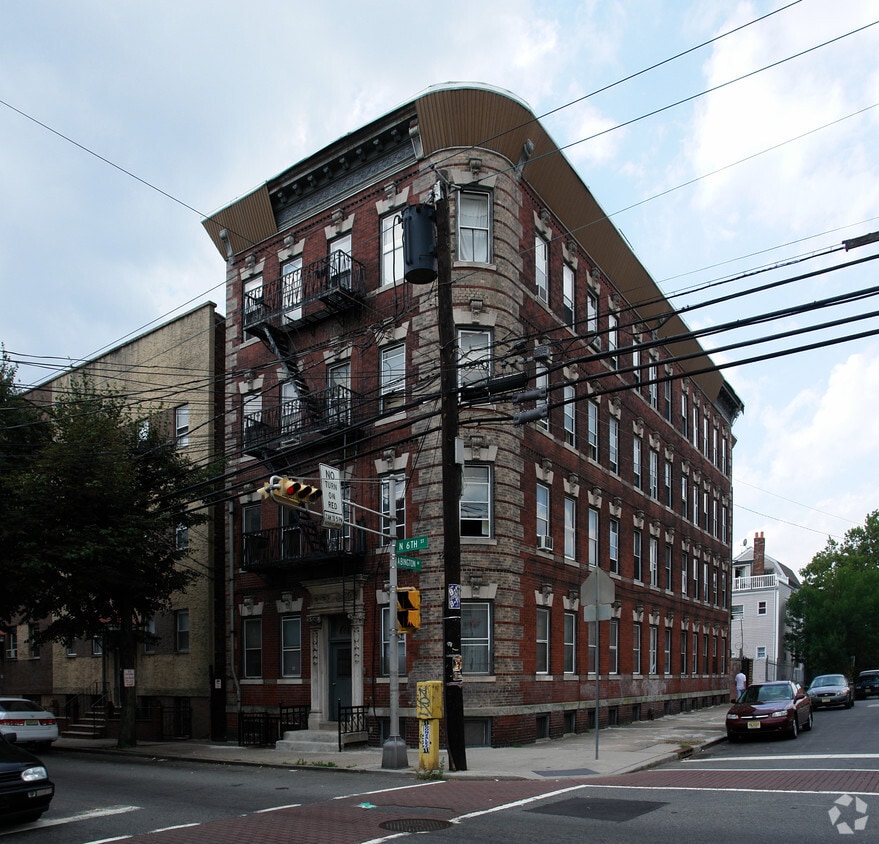 Foto principal - 606 N 6th St