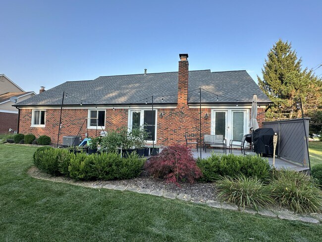 Foto del edificio - 5017 Saffron Dr