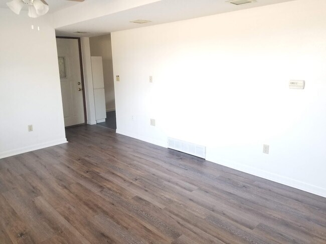 Foto del edificio - 1050 S Jones Blvd