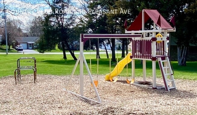 Foto del edificio - 617 Country Club Rd