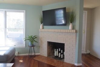 Building Photo - 56 S Finley Ave
